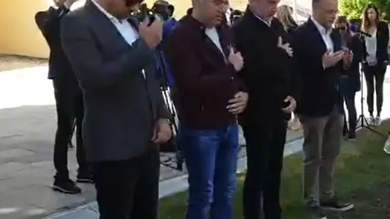 Škoro tvrdi da je Peternela učio kako se treba prekrižiti: Je li ga to učio nakon ovog događaja?