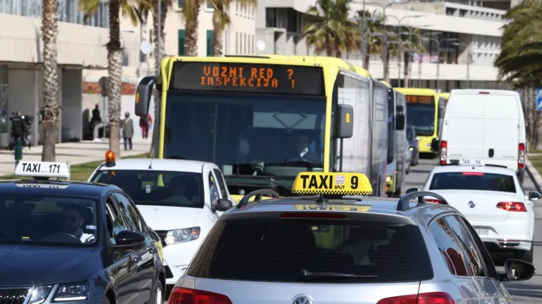 I taksisti poku&scaron;avaju 'iskoristiti' sezonu. Odbijaju vožnje, pogotovo domaćima: 'Ne žele voziti za cijenu ispod 100 kuna'