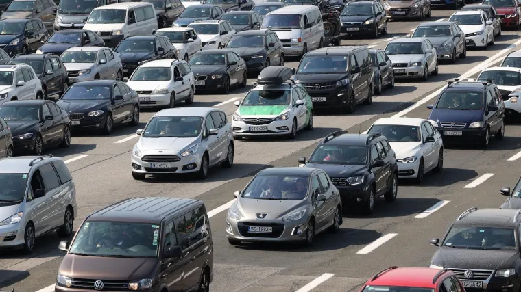 Velike gužve na autocestama i graničnim prijelazima: HAK moli građane za strpljenje