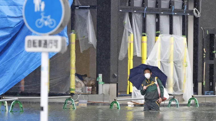 U obilnim kišama i klizištima u Japanu ima poginulih i nestalih: Proglašena najviša razina upozorenja