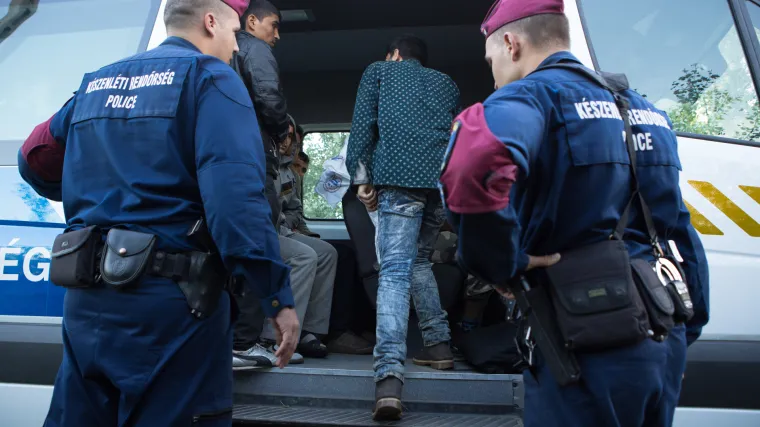 Uhvaćen na djelu: 13-godi&scaron;nji hrvatski državljanin krijumčario migrante u Mađarskoj