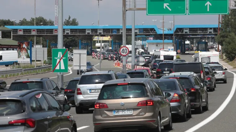 Ove godine je kroz Hrvatsku pro&scaron;lo 6 posto vi&scaron;e vozila nego 2019. No, to ne znači da se napravio veći financijski promet