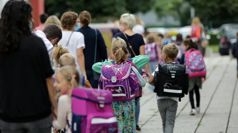 Kako će izgledati &scaron;kolska godina: Hoće li učenici ići u &scaron;kolu i trebaju li učiteljima covid potvrde?