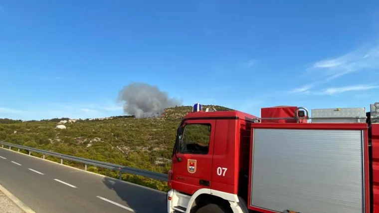 Ljudi u strahu: 'Gume na automobilu su se krenule topiti, toliko smo blizu'