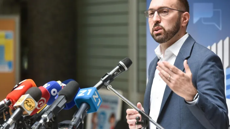 Od 6. rujna nema vi&scaron;e prijava za roditelje-odgojitelje. Toma&scaron;ević: 'Novčana pomoć za one kojima su automobili o&scaron;tećeni u potresu'