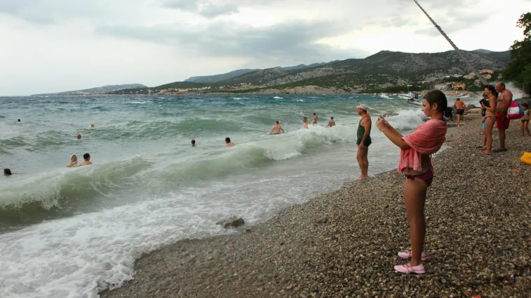 &Scaron;to se to događa u turističkom mjestu: 'Razboljela se cijela plaža! Proljev, povraćanje i temperatura su normalna pojava'