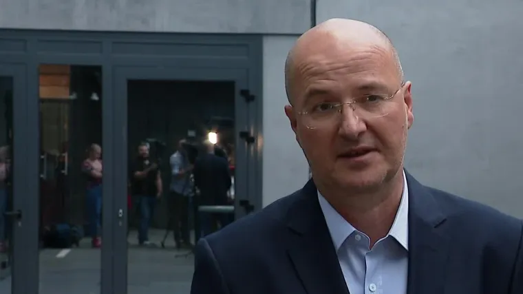 Zamjenik predsjednika stranke Mario Radić odbacio je &Scaron;korine optužbe da je uzeo kamatu na pozajmicu stranci od milijun i pol kuna