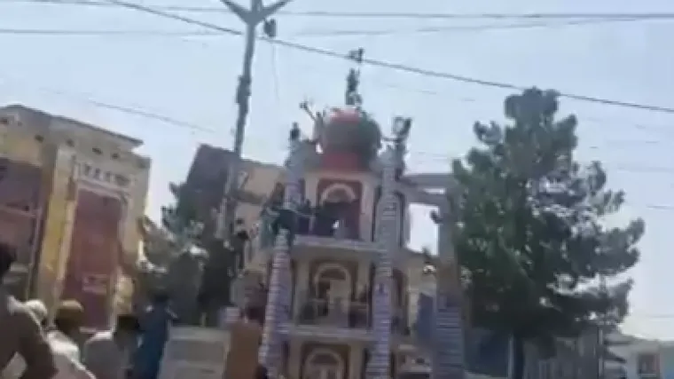 Dvije osobe su ubijene, a 12 ih je ranjeno: Prosvjednici u Afganistanu skinuli zastavu talibana, ovi pucali na njih