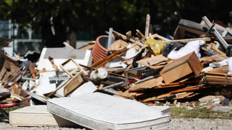Nakon drame s otpadom, i Čistoća i gradonačelnik tvrde da se krupni otpad odvozi u roku od 20 dana, ali kad građani nazovu priča je drugačija