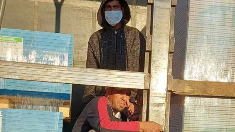 Na gradili&scaron;tu u Puli: Radnici u kamionu nai&scaron;li na dvojicu migranata, nitko za njih nije znao