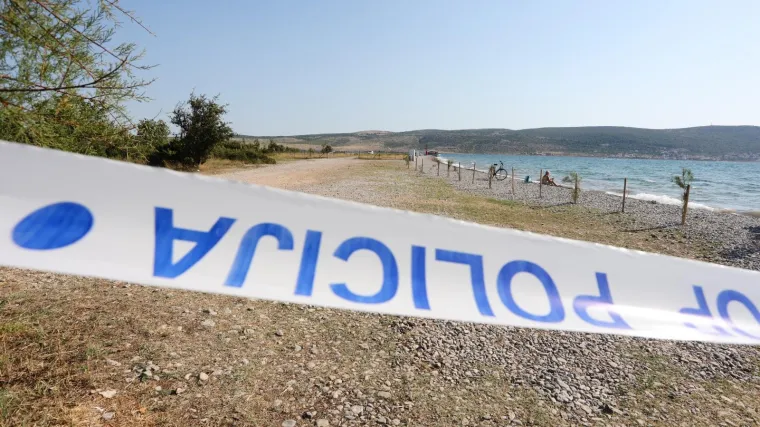 Poku&scaron;aj ubojstva na Viru: 18-godi&scaron;njaka udario bocom u glavu, a onda ga rezao po vratu. Te&scaron;ko je ozlijeđen