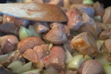 Vinski gula&scaron; s gljivama