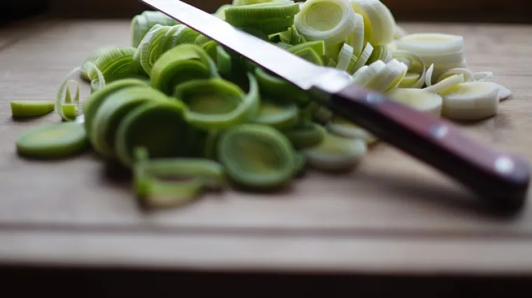 Tortellini u umaku od slanine i poriluka