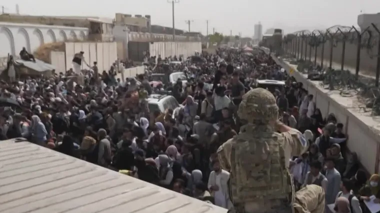 Tisuće civila i dalje u zračnoj luci poku&scaron;avaju pobjeći. Neki su ljudi u velikim gužvama na smrt pregaženi