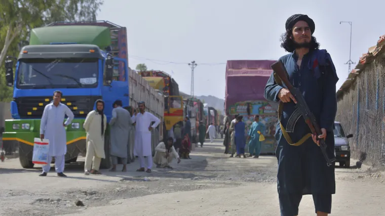 Najmanje troje mrtvih u mno&scaron;tvu očajnika ispred zračne luke u Kabulu