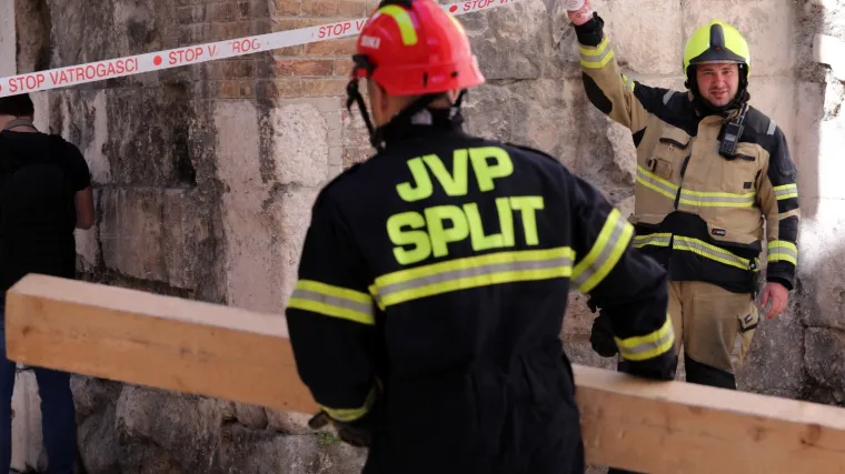 U Splitu u potpunosti izgorio stan, uzrok požara zasad je nepoznat