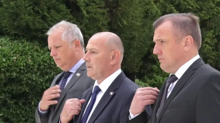 Povodom sjećanja na žrtve svih totalitarnih i autoritarnih režima, Medved je govorio o pozdravu ZDS. Evo &scaron;to je rekao