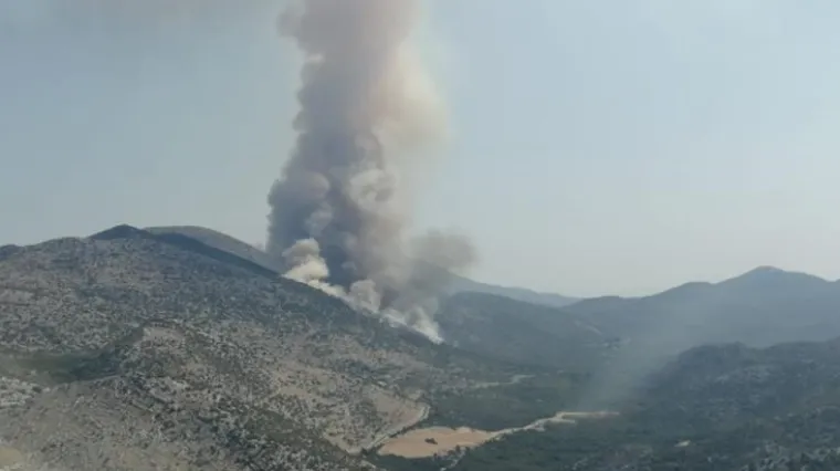 U ga&scaron;enju požara kod Kostanja ozlijeđen vatrogasac