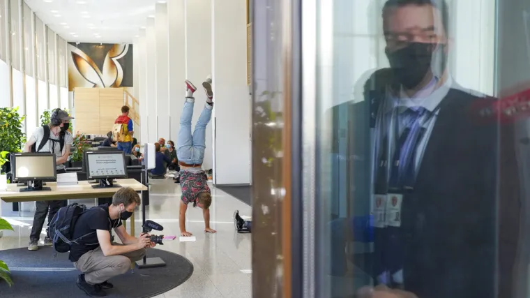 Deseci preru&scaron;enih u polarne medvjede prodrli u ministastvo nafte i blokirali centar glavnog grada