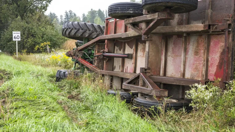 77-godi&scaron;njakinja poginula nakon prevrtanja neregistriranog traktora