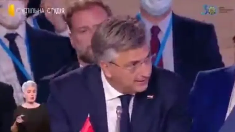 Pogledajte kako mu je i&scaron;lo - zaradio je glasan pljesak kolega na summitu Krimske platforme, evo zbog koje poruke