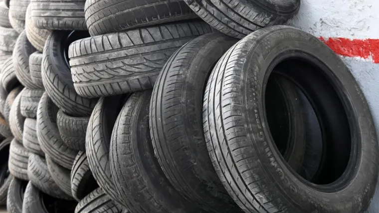 Odvezao kamion s prikolicom, ukrao stotinjak automobilskih guma! &Scaron;teta je velika