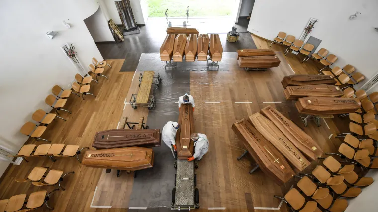 Tisuću lijesova čeka na sahranu, neki i dvije godine: Zbog nesnosnih vrućina, mnogi lijesovi pucaju i trunu