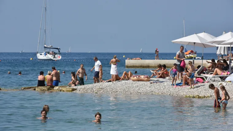 U kampu na obali 'pala' jo&scaron; dva pedofila: Jedan je snimao podvodnom kamerom, a drugi mobitelom