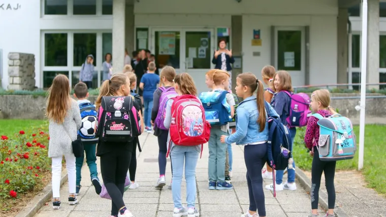 Slovenska vlada upozorila: Zaposlenima u &scaron;kolama prijeti otkaz ako se odbiju testirati i nositi masku