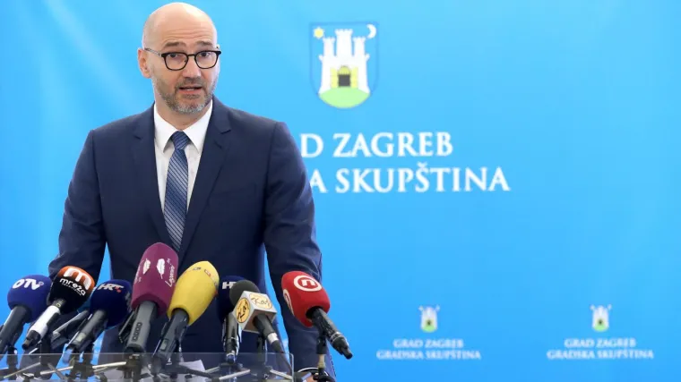 Hitni postupak u Skup&scaron;tini: Toma&scaron;ević traži da se potresom pogođeni građani smjeste u gradskim stanovima