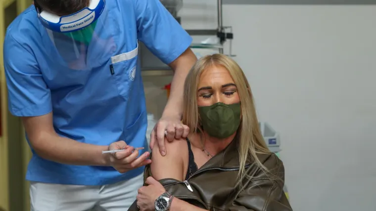 KBC Osijek zaprijetio djelatnicima ako se ne cijepe, Ministarstvo pozdravlja tu ideju