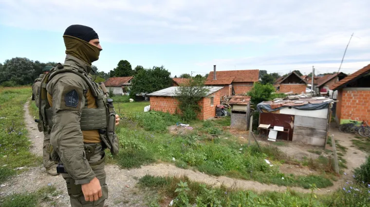 Što je prethodilo krvoproliću u Paragu: 'Sukob dvije obitelji koji dugo traje'; Bivši policijski načelnik: 'S takvim oružjem, to je terorizam!'