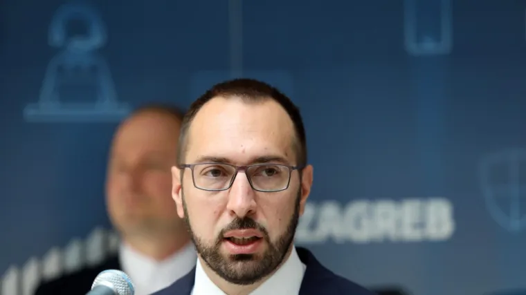 Toma&scaron;ević u dvjestotinjak gradskih stanova želi smjestiti 50-ak obitelji iz hostela i kontejnera