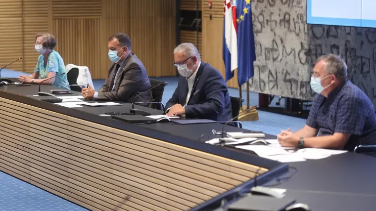 Danas imamo 595 novih slučajeva zaraze, &scaron;est ljudi je preminulo