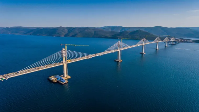 Radi se punom parom: Pogledajte na fotografijama iz zraka kako danas izgleda Pelje&scaron;ki most