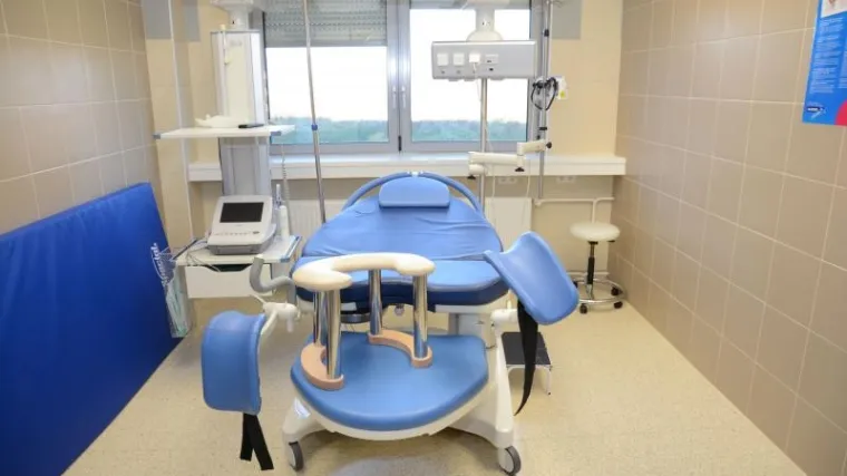 Brač u potpunosti ostaje bez ginekologa: Ginekolog koji se brine o 4427 žena, a napunio je 70 godina