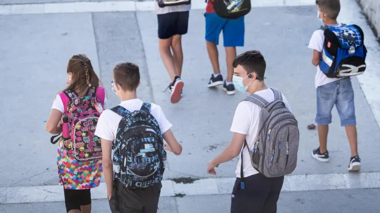 Unatoč porastu broja zaraženih, učenici u ponedjeljak stižu u &scaron;kole: Istražili smo &scaron;to &scaron;kolarce i njihove roditelje čeka u novoj godini