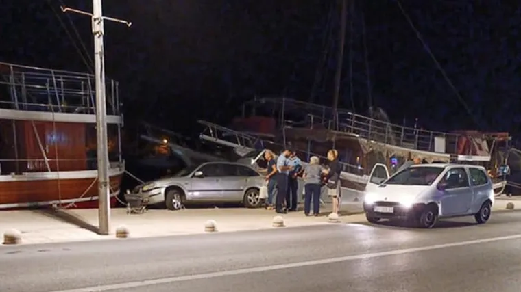 Spasili je konopi od broda: Vozačica umalo zavr&scaron;ila u moru u Gružu