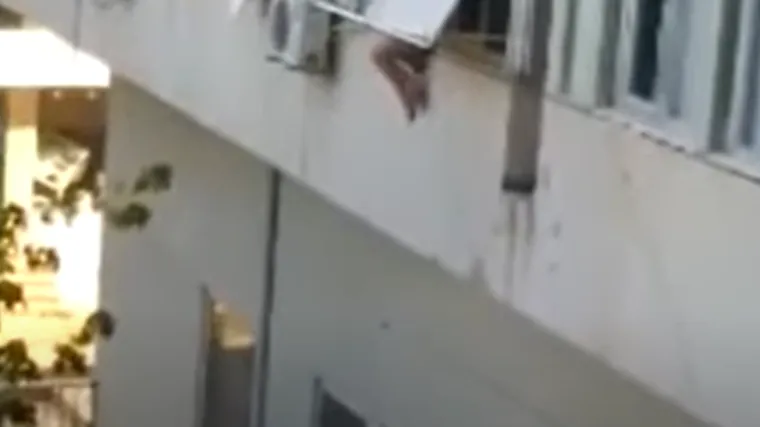 Tinejdžerica skočila kroz prozor kako bi se spasila od otmičara: Tvrdi da su je oteli i mučili