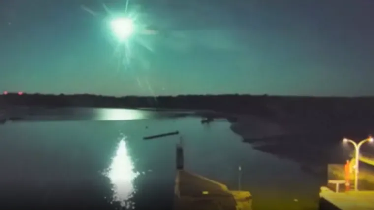 VIDEO Nevjerojatan prizor: Noćno nebo iznad Francuske i Engleske osvijetlio pad meteora