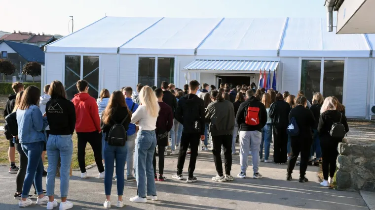 Učenicima na Banovini nastava počela izvan matičnih zgrada: 'Kako će biti dalje, vidjet ćemo...'