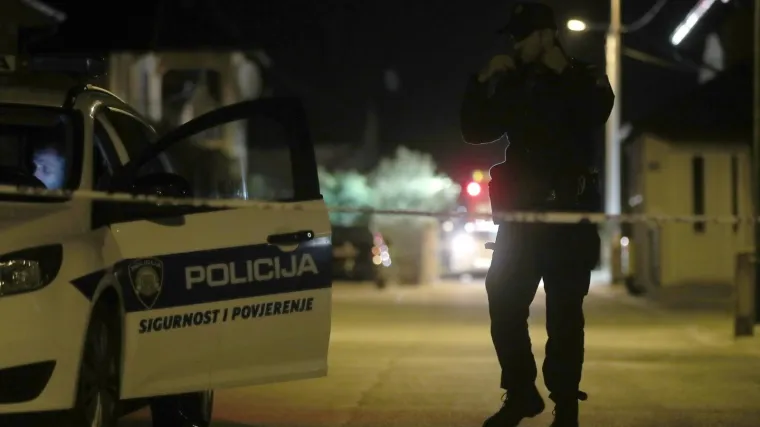 Odredili mu pritvor: Nakon svađe u obiteljskoj kući, majku izbo po tijelu i izudarao je po glavi