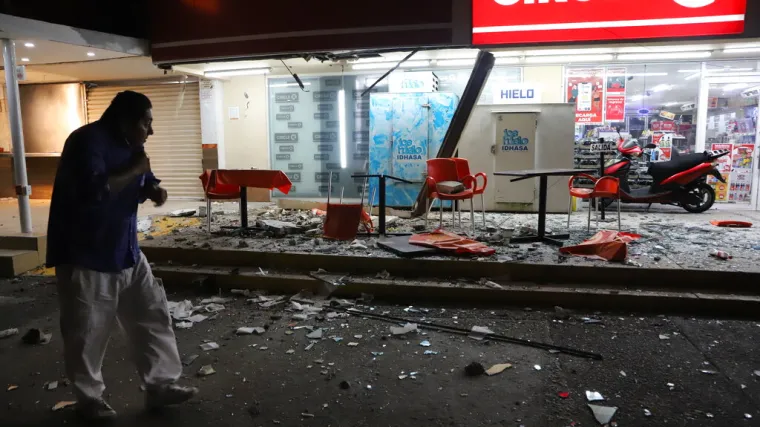 FOTO/VIDEO Potres magnitude 7,0 pogodio Meksiko: Na dru&scaron;tvenim mrežama objavljene brojne snimke - ljudi su u panici trčali van