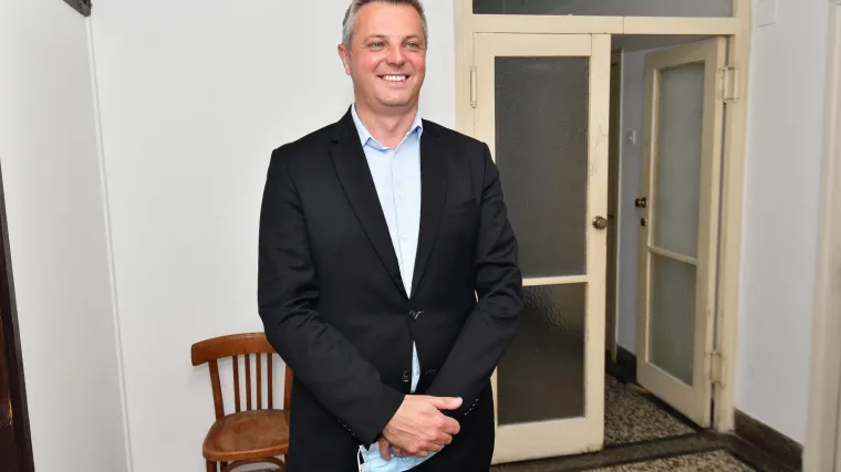 Stigao zahtjev za skidanje zastupničkog imuniteta. Kovač: 'Nemam pojma, idem sad na kavu u grad'