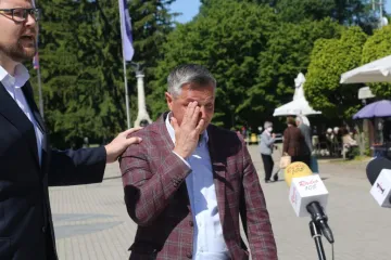 Sjećate se kako je Kovač pred kamerama plakao zbog prijetnji smrću? Izgleda da je sve fingirao, a pomogao mu je policajac