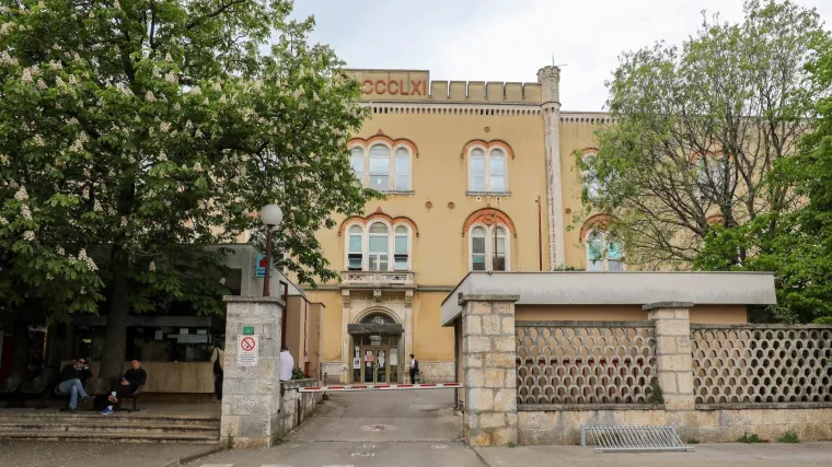 Mu&scaron;karac zarobio svoj penis prstenom od inoxa: Na kraju ga u pulskoj bolnici spasili vatrogasci