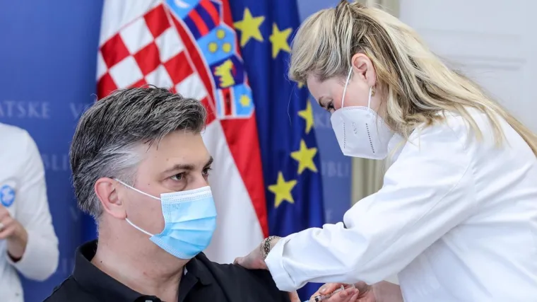 Cijepio se AstraZenecom i pozvao sve građane na imunizaciju: 'Čuvajte svoj život'