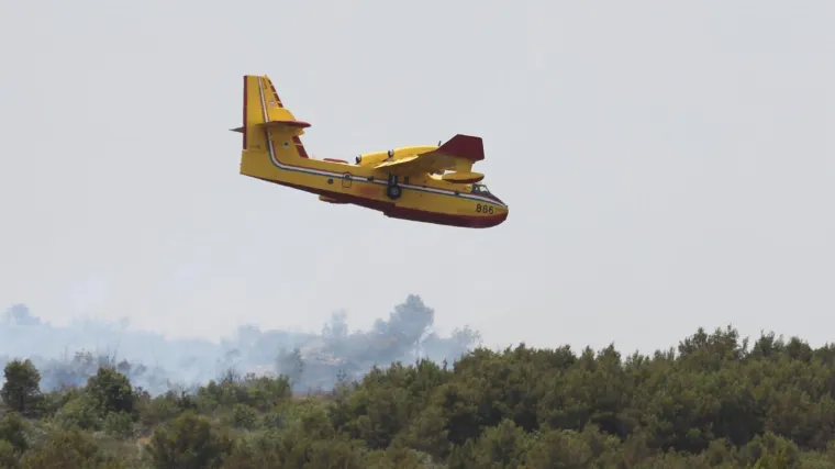 Dva kanadera gase požar  kod Prgometa, a dosad ove godine Oružane snage sudjelovale su u ga&scaron;enju 125 požara