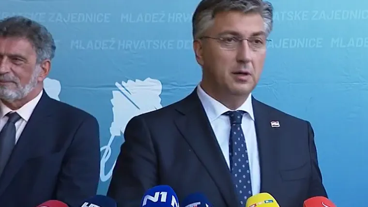 VIDEO Plenković: 'Cijepljenje neće biti obavezno.' O uhićenjima: 'Neka se zapitaju jesu li uhićenja skretanje pozornosti s Puljka?'