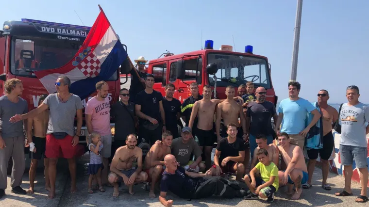 Veliki pothvat: Dvojica mladića preplivala Brački kanal od Postira do Dugog Rata